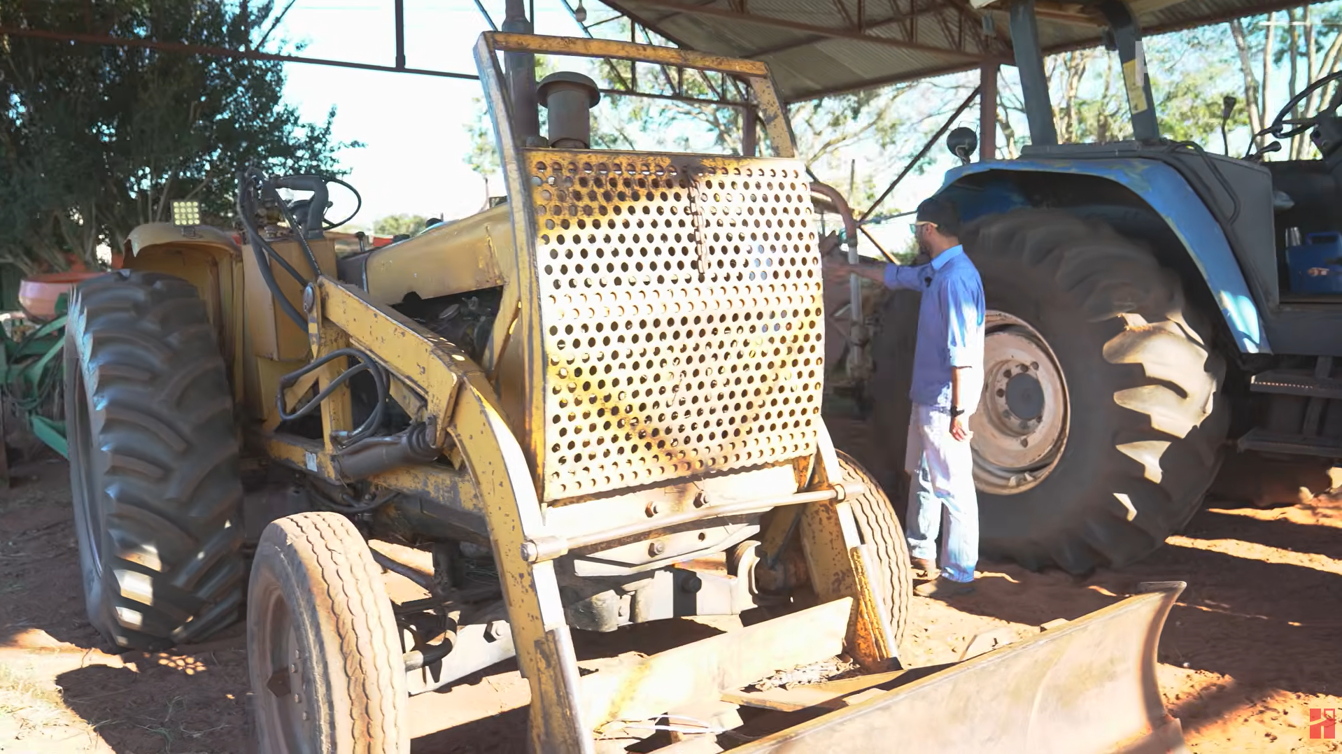 Trator CBT antigo na Fazenda Vitória